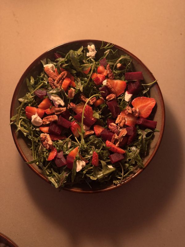Beet arugula salad
